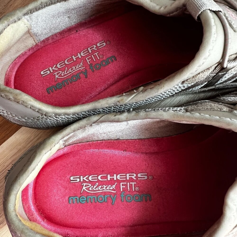 SKECHERS Womens 22463 Slip On Casual Comfort Active Shoe Sz 9.5 Taupe Suede - Picture 5 of 12
